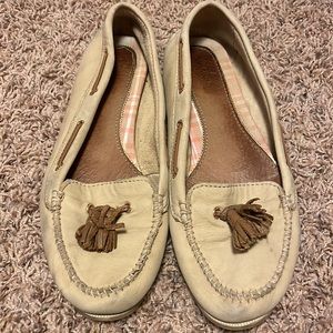 Sperry topsiders Tan leather with darker tan tassels in cute detailing, 8 1/2